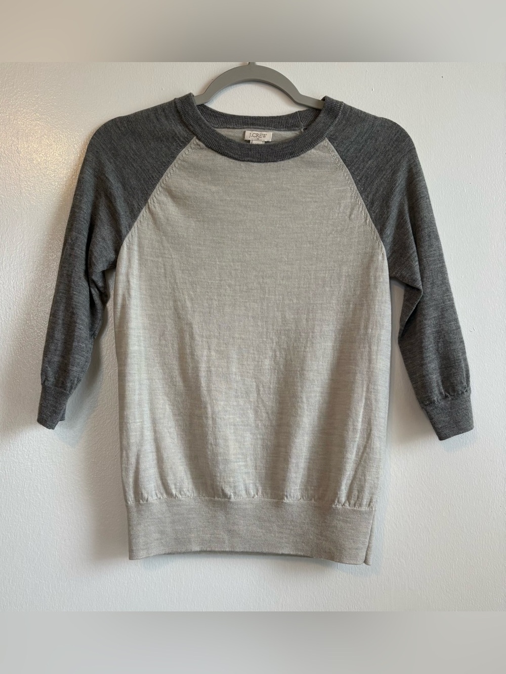 J.CREW 100% Merino Wool Gray Colorblock Crew Neck Raglan Sweater XS A9054